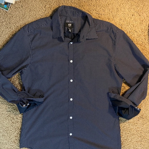 Button up shirt. No pockets. Like new - Picture 1 of 2